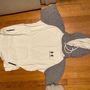 Under armour small hoodie t-shirt